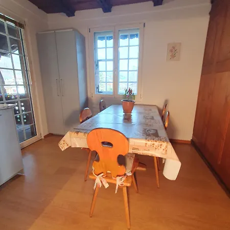 Traditional Swiss-flat Lägenhet *